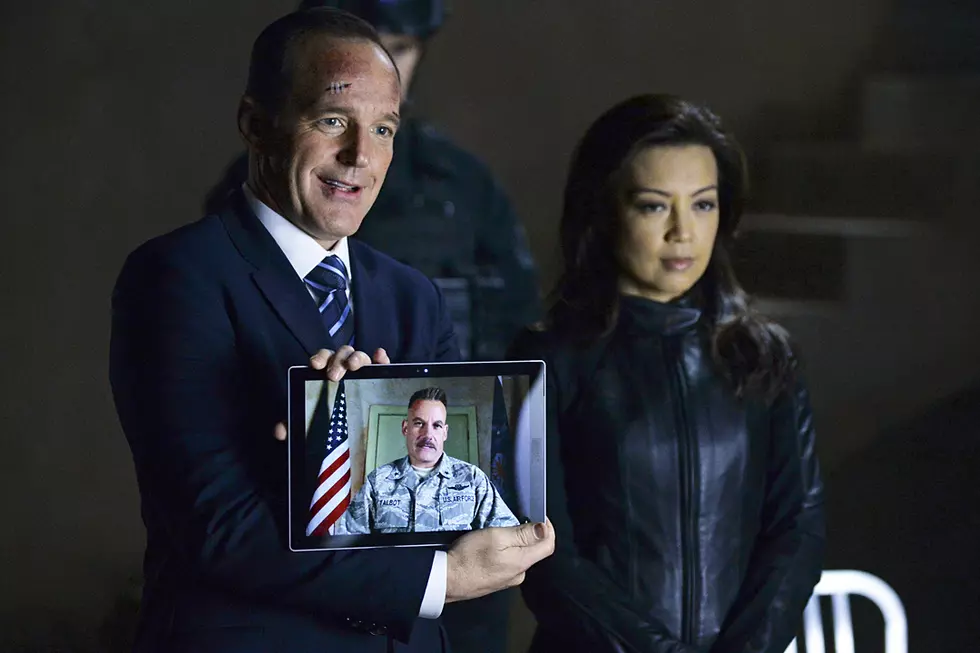 ‘Agents of S.H.I.E.L.D.’ 2015 Premiere Sneak Peek: Coulson and May Sift Through &#8216;Aftershocks&#8217;