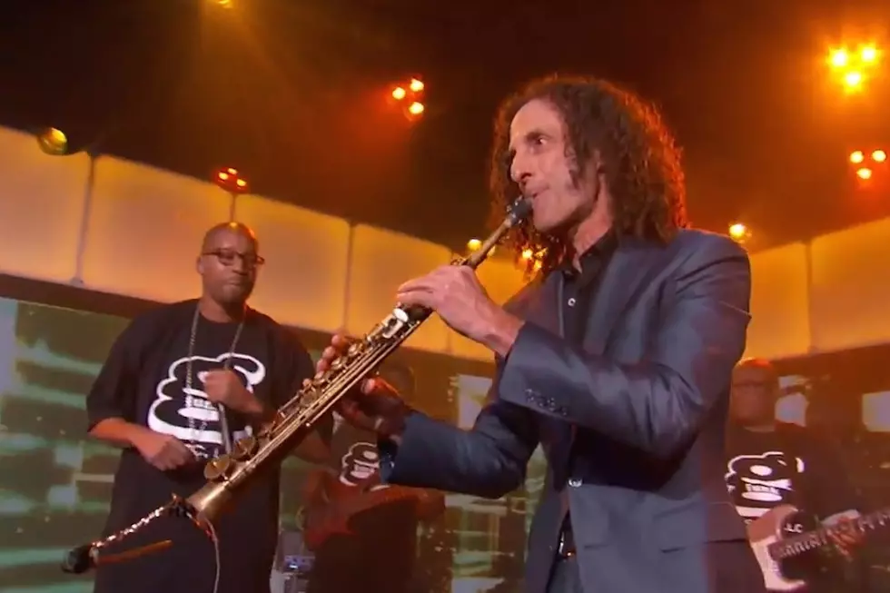 Kenny G and Warren G Come Together to Perform 'Regulate'