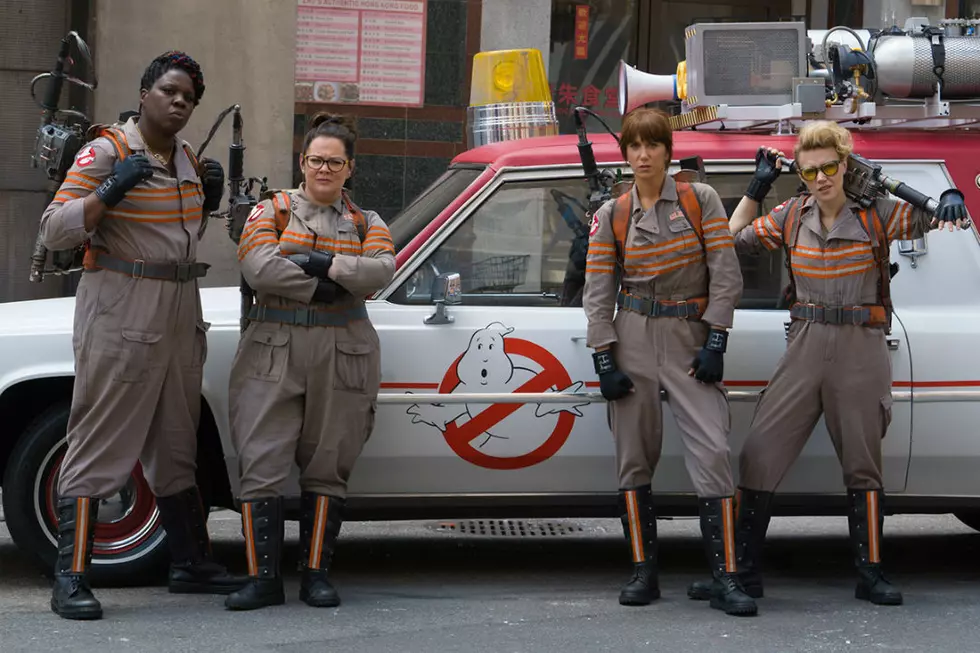 ‘Ghostbusters’ Set Photo Reveals Your First Look at Nerdy Chris Hemsworth
