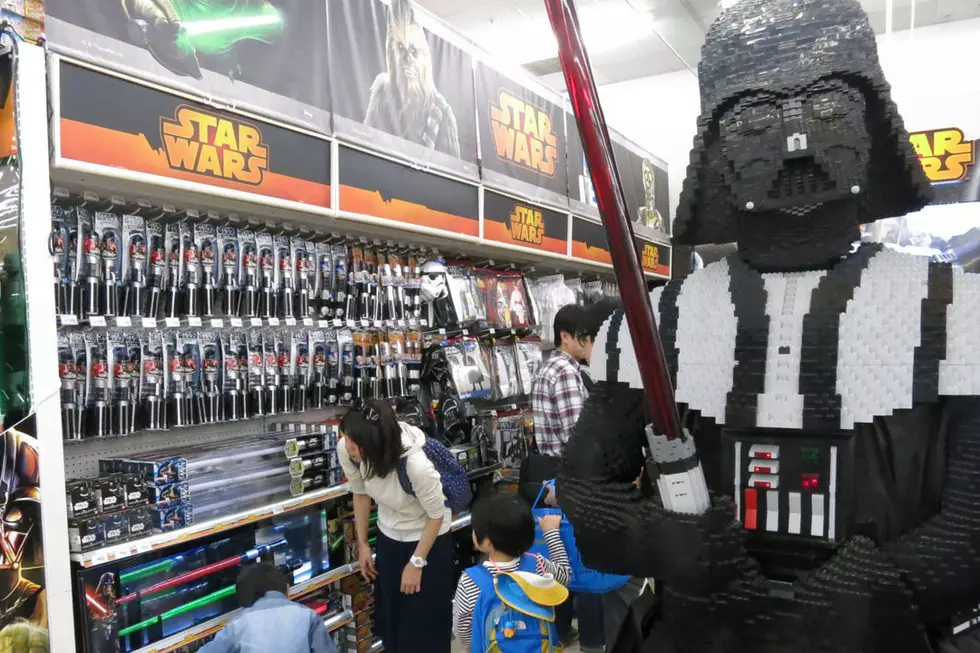 Toys-R-Us Stores Will Open at Midnight to Debut First ‘Star Wars: The Force Awakens’ Toys