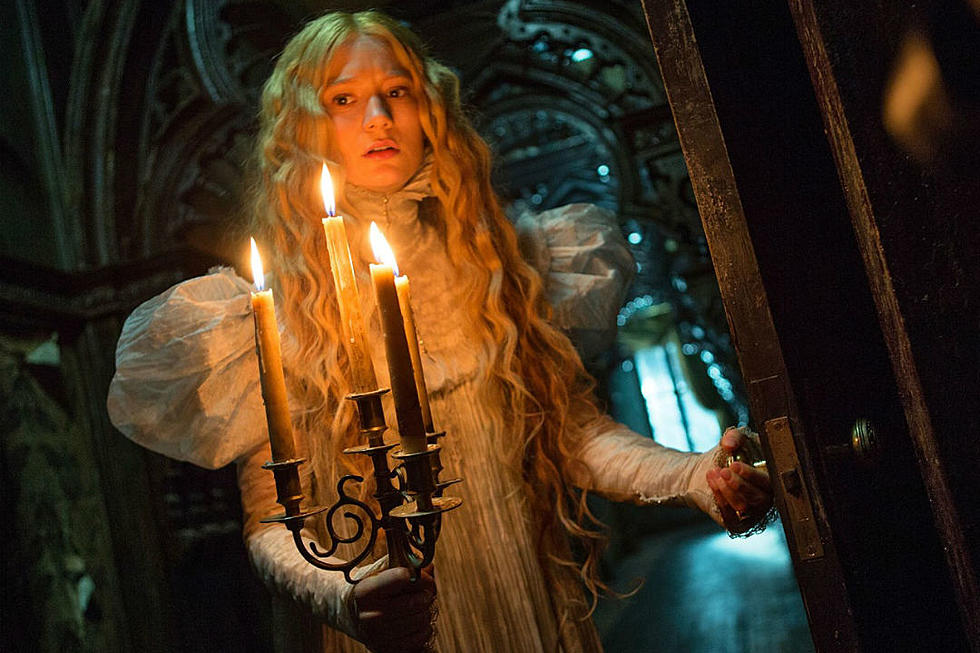 ‘Crimson Peak’ Clips: Mia Wasikowska Gets Spooked by Ghosts and Jessica Chastain