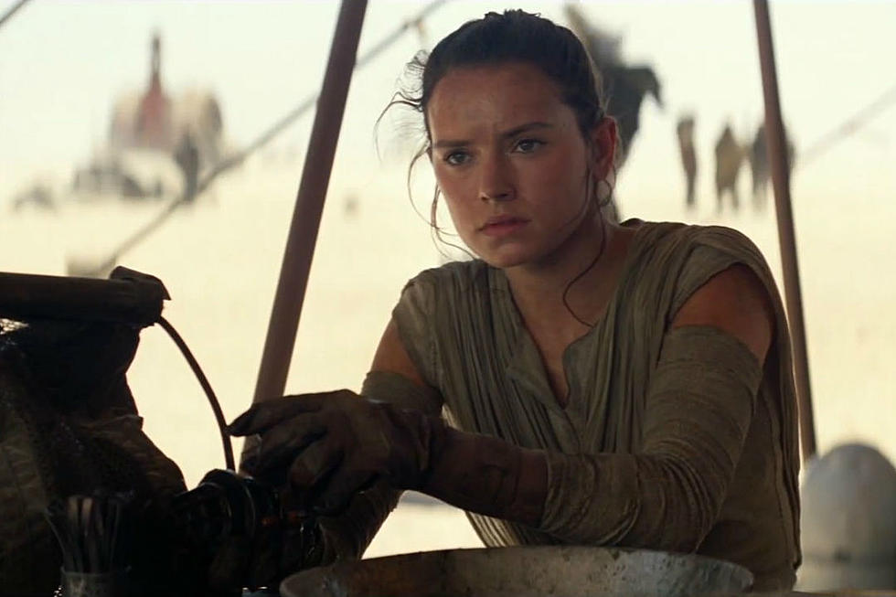 Josh Gad, Judi Dench Ask Daisy Ridley About ‘Star Wars’