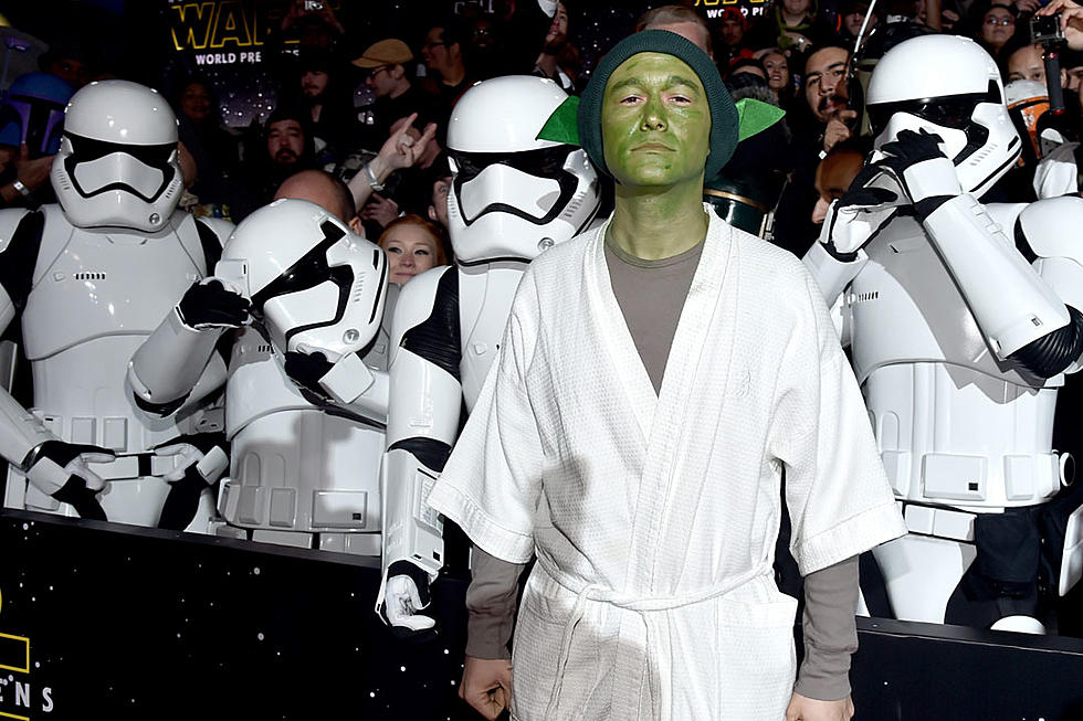 Joseph Gordon-Levitt Dressed Like Yoda At The ‘Star Wars: The Force Awakens’ Premiere
