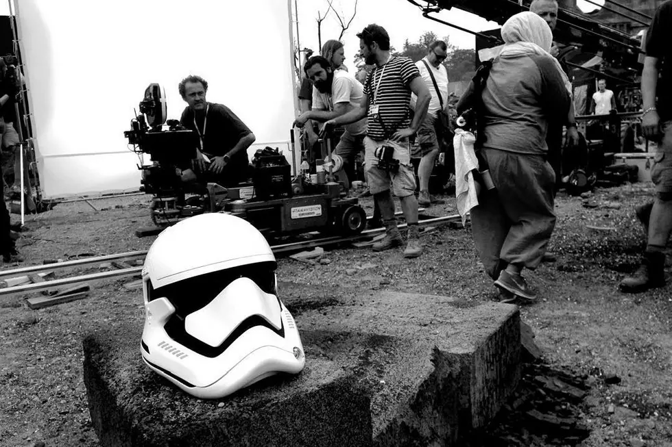 ‘Star Wars: The Force Awakens’ Director of Photography Shares Some Wonderful Set Photos
