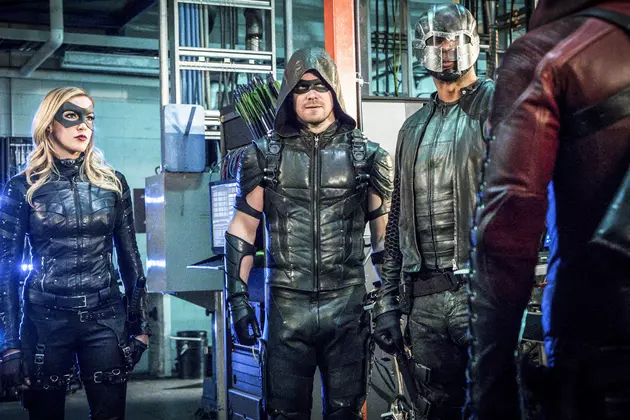 Review: ‘Arrow’ Finally ‘Unchained’ Felicity’s Father, Roy Apparently There Also