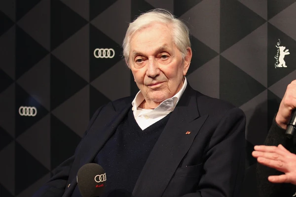 Ken Adam, Production Designer Behind Bond, Dies at 95 - Ken ADams