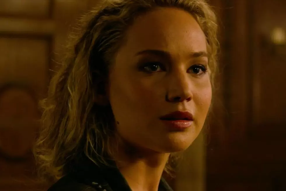 [WATCH] Iowa Tik Tok Star Literally Rubs Shoulders With Jennifer Lawrence In New Movie