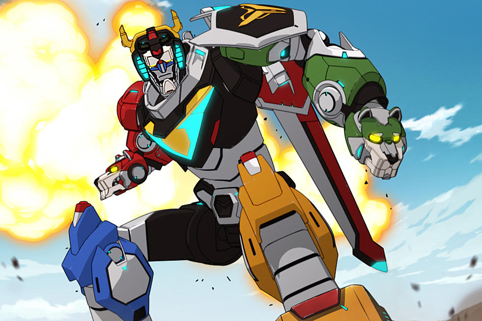 Watch ‘Voltron’ Actually Form in New ‘Legendary Defender’ Clips