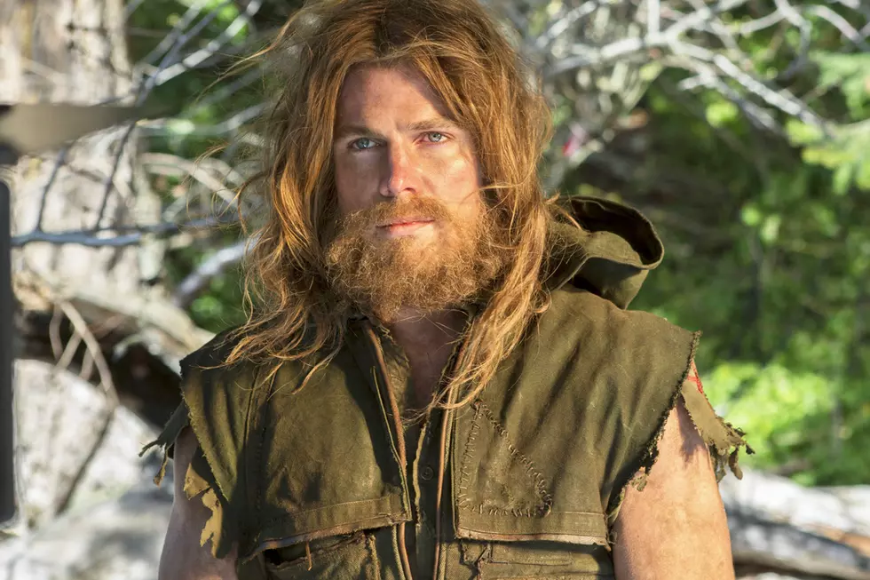 ‘Arrow’ Grows Out the Flashback Hair in New Season 5 Photo