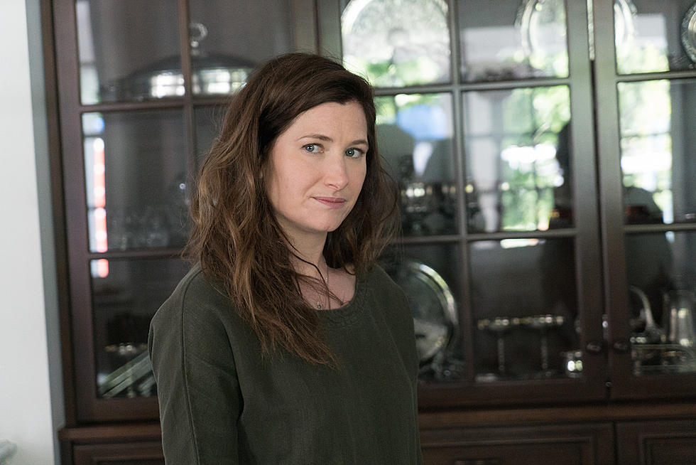 Kathryn Hahn on ‘Transparent’ Season 3, Questioning Faith and How Jill Soloway Topples the Patriarchy On Set