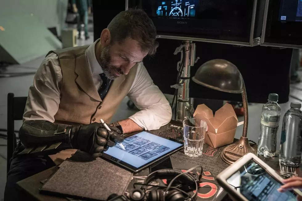 Did Zack Snyder Tease Deathstroke in ‘Justice League’?