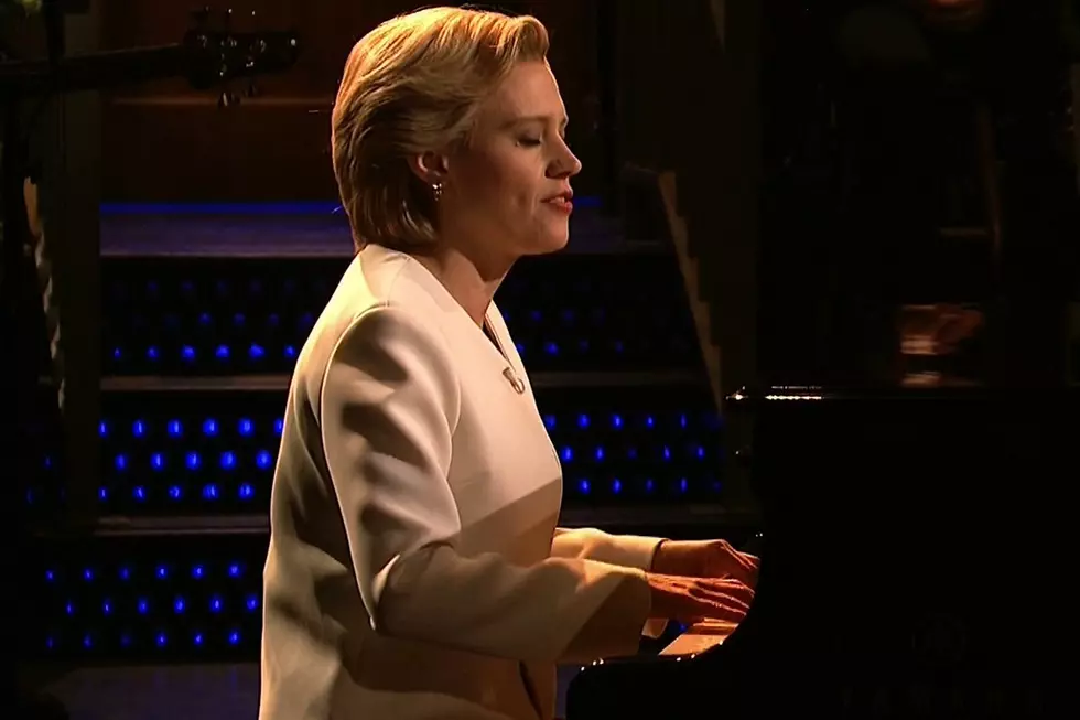 Watch SNL’s Kate McKinnon Sing ‘Hallelujah’ in Moving Cold Open