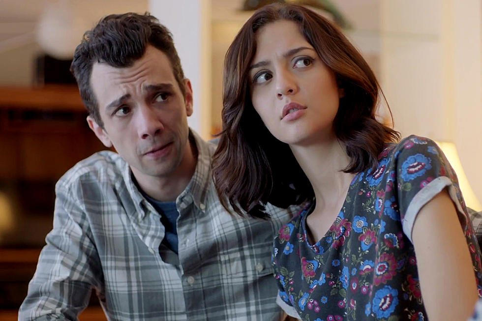 ‘Man Seeking Woman’ Gets a Girlfriend in First Season 3 Trailer