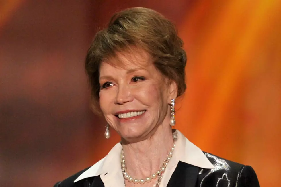 Mary Tyler Moore Passes