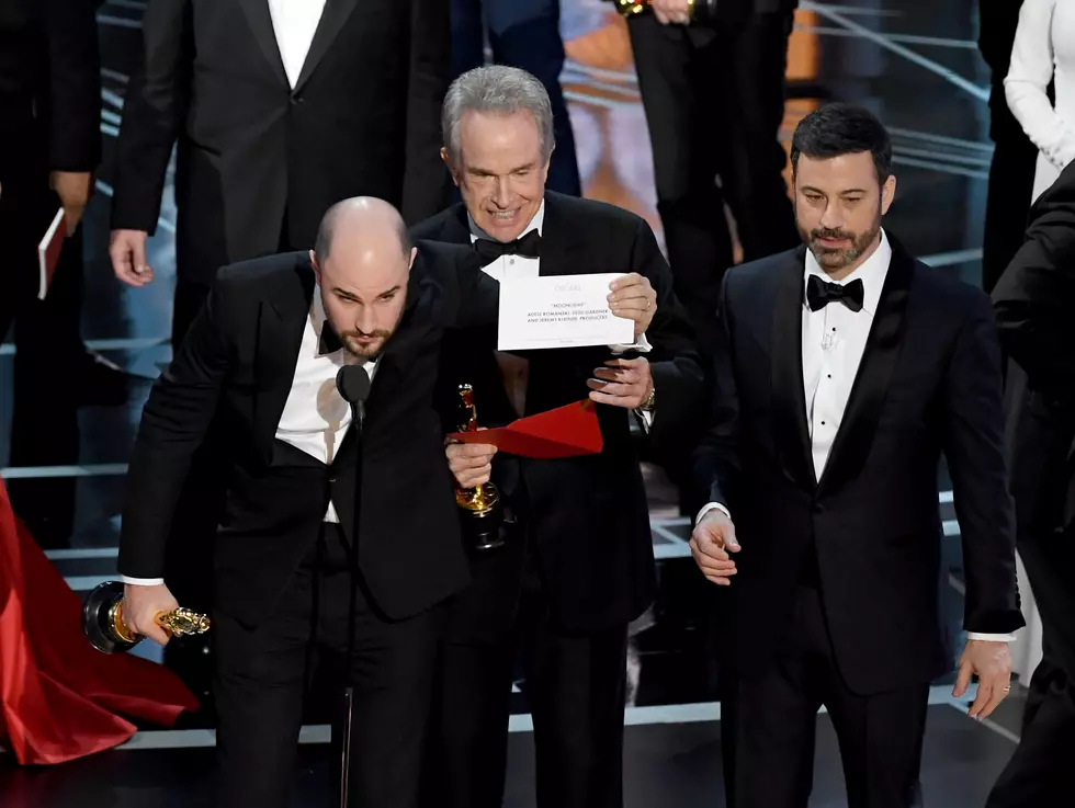 Oscars Stage Manager Reveals Why It Took So Long To Fix the Best Picture Mistake