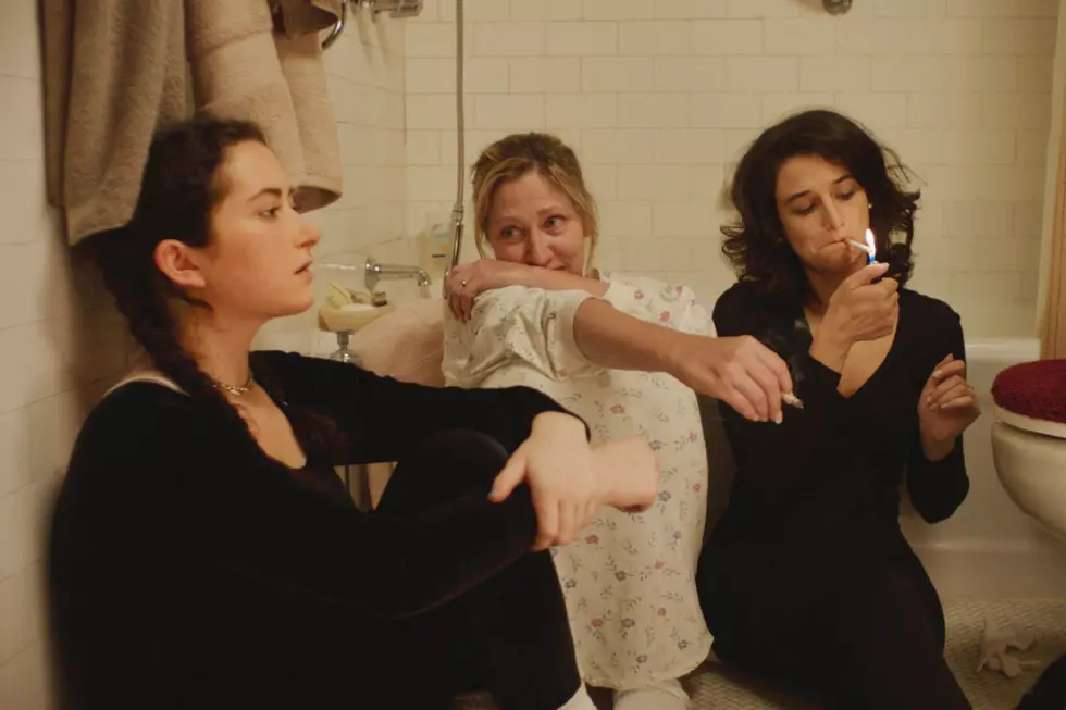 ‘Landline’ Trailer: Jenny Slate Is Very, Totally Good in This ‘Obvious Child’ Follow-Up