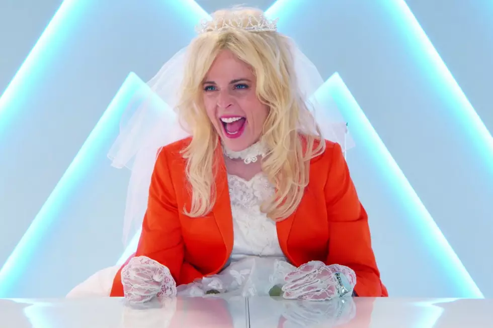 Maria Bamford’s ‘Lady Dynamite’ Spoofs Netflix Pitch in First Season 2 Teaser
