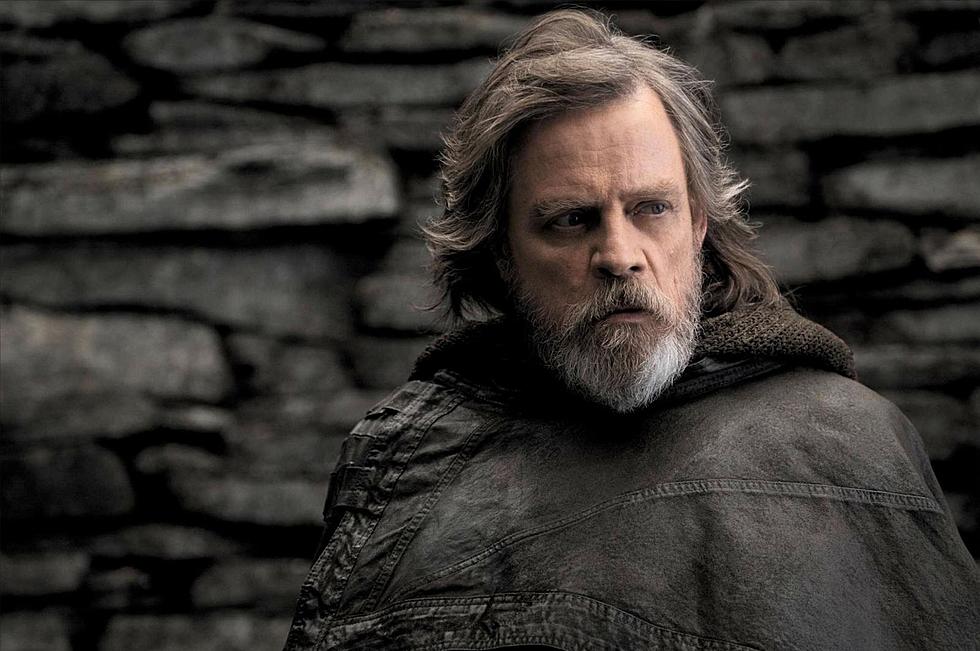 Here’s Why Luke Skywalker Changed Costumes at the Start of ‘The Last Jedi’