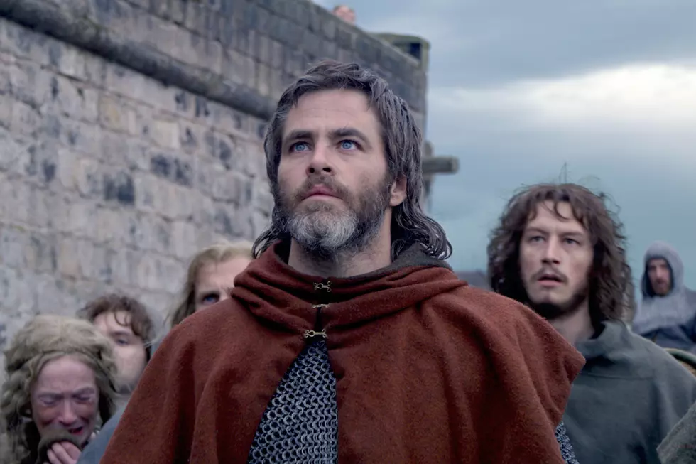 It’s True, You Can See Chris Pine Totally Full-Frontal Naked in Netflix’s ‘Outlaw King’