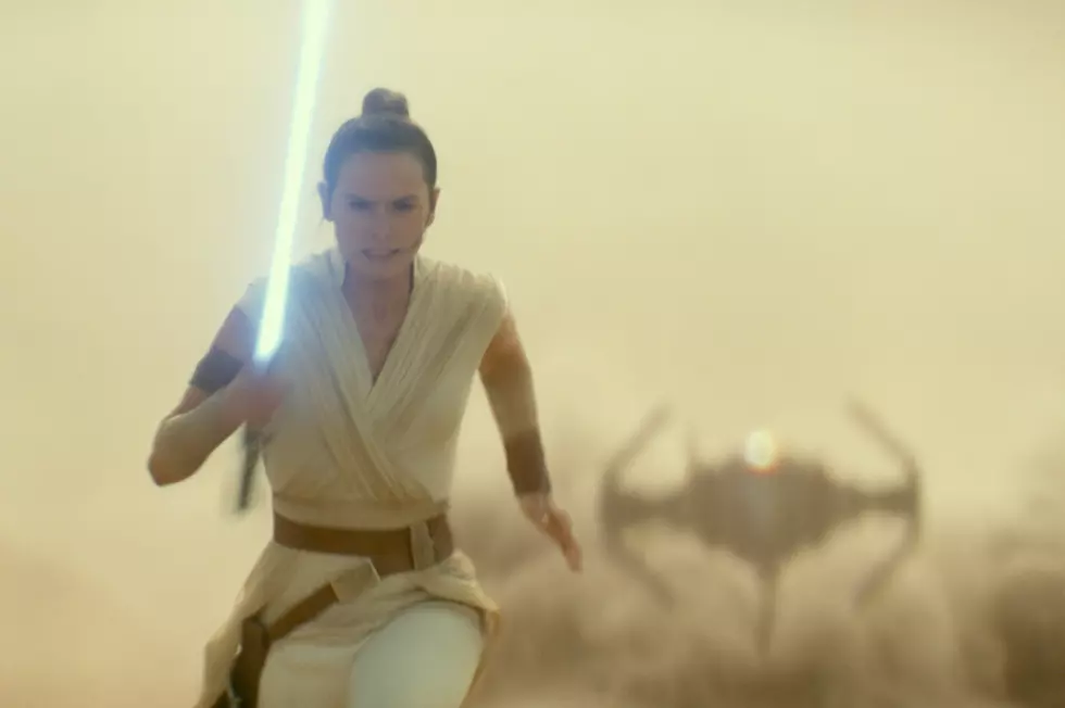 Final Star WarsTrailer: Rey & Kylo Ren Face Off/Join Forces