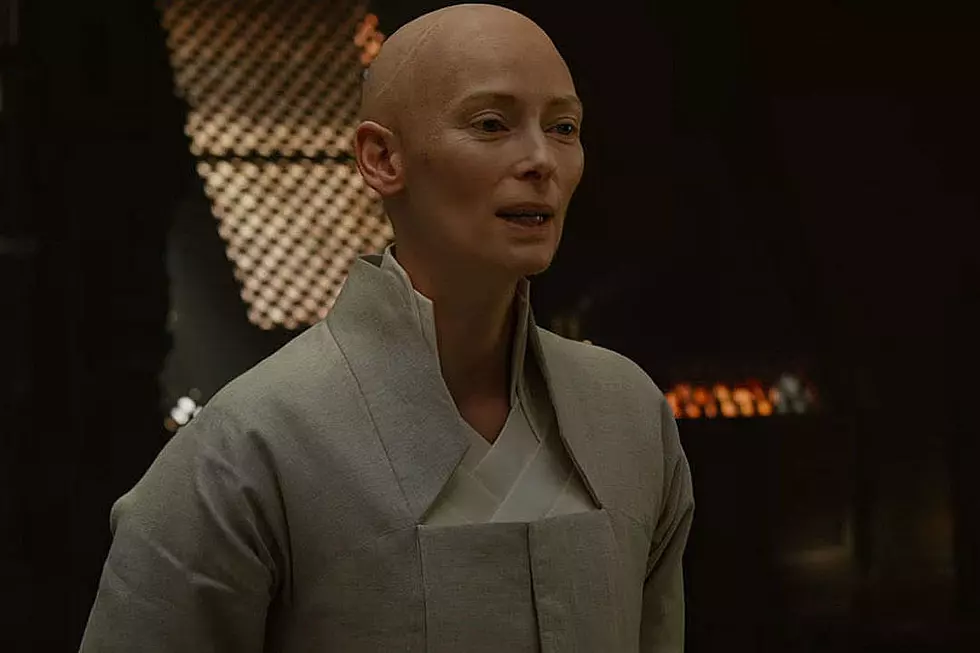 2. If the Ancient One Knows Dr. Strange Will Become the Greatest Sorcerer, Why Doesn’t She Also Know She Should Give Bruce Banner the Time Stone?