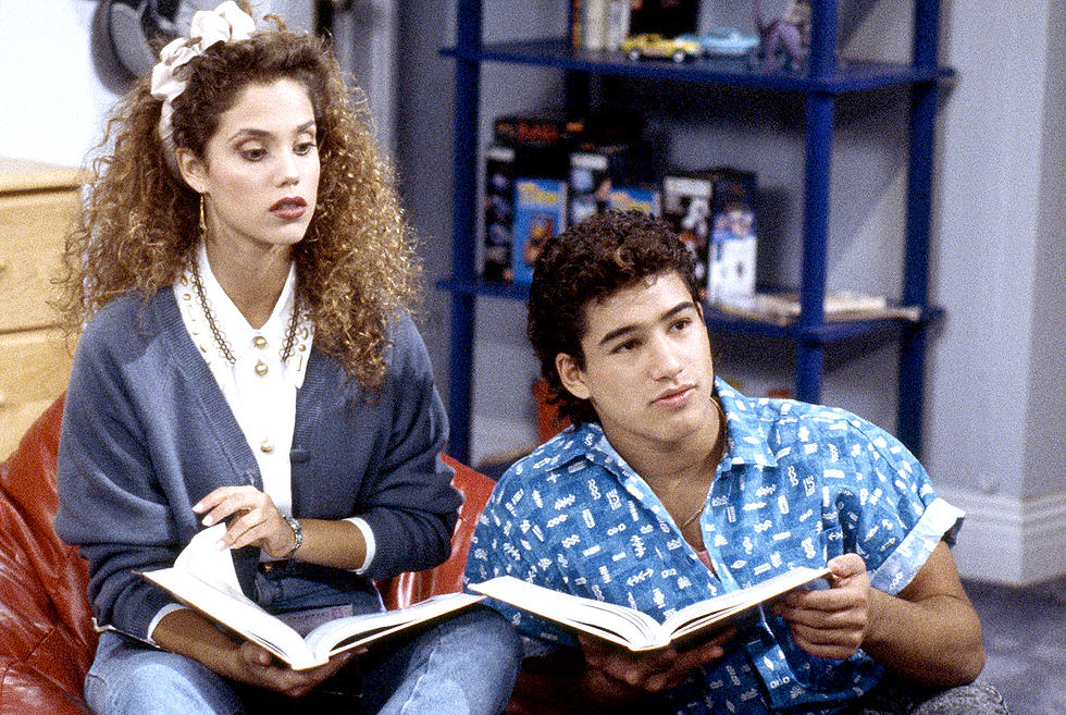 See Mario Lopez and Elizabeth Berkley as Slater and Jessie in ‘Saved By the Bell’ Reboot Trailer