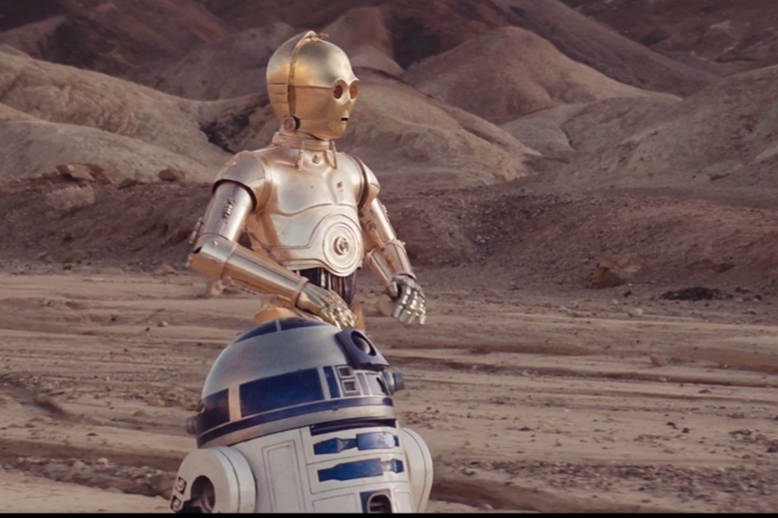 Wait, C-3PO Had a Silver Leg This Whole Time? 