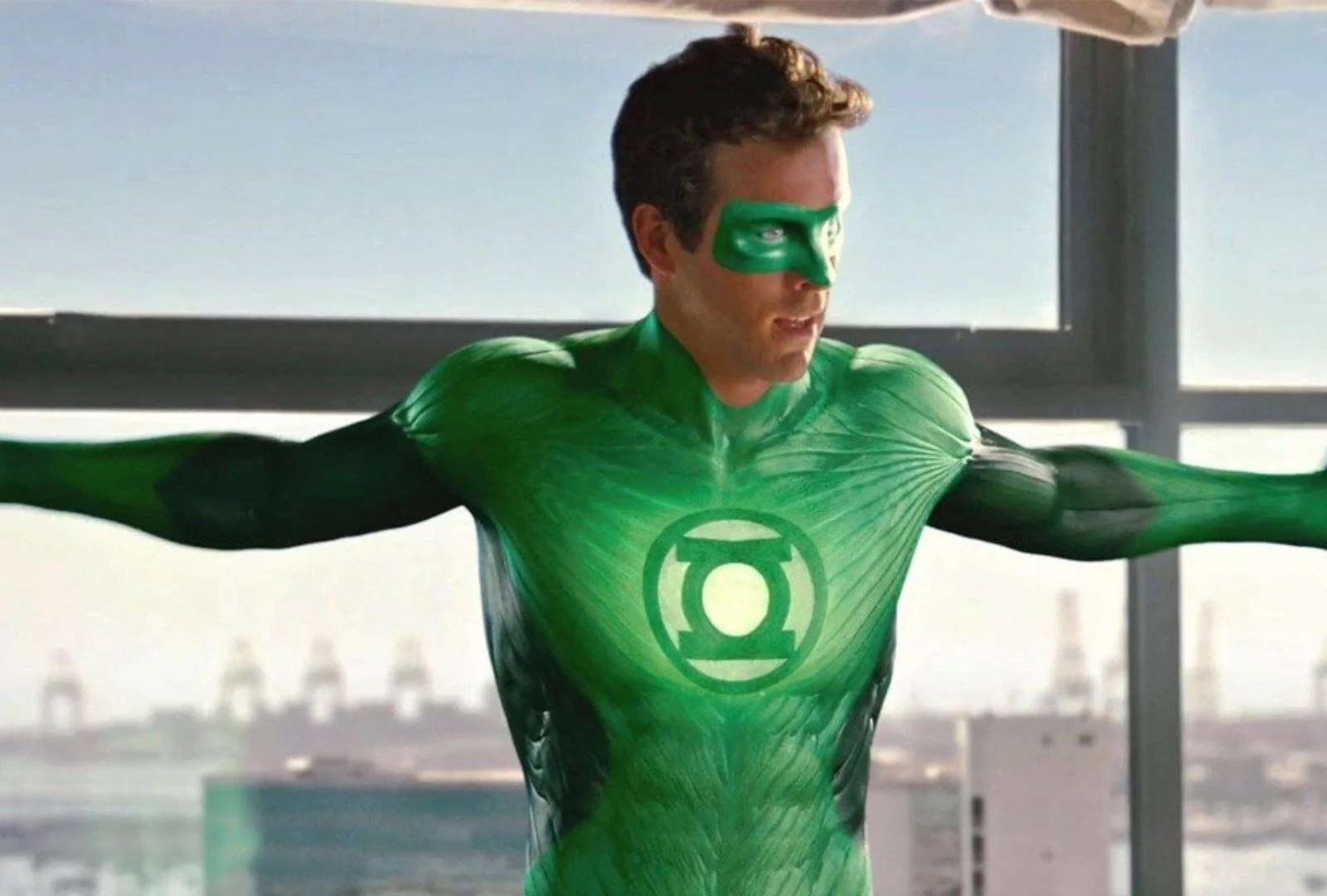 Пародия зеленые. Зеленый фонарь (2011) Green Lantern. Райен Рейнольдс зеленый фонарь. Блейк Лайвли зеленый фонарь.