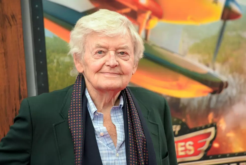 Hal Holbrook, Known For His Mark Twain Portrayal, Dies At 95