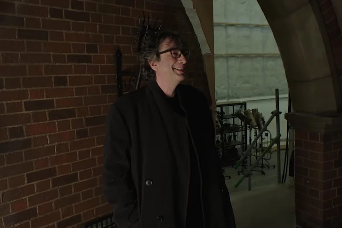 Watch Neil Gaiman Tour ‘The Sandman’ Set For the First Time