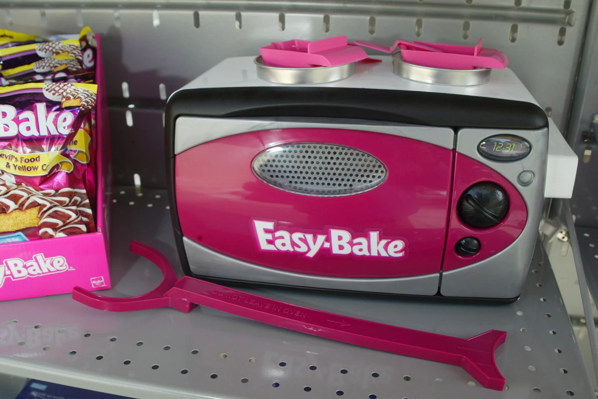 Netflix Is Making An Easy-Bake Oven Show