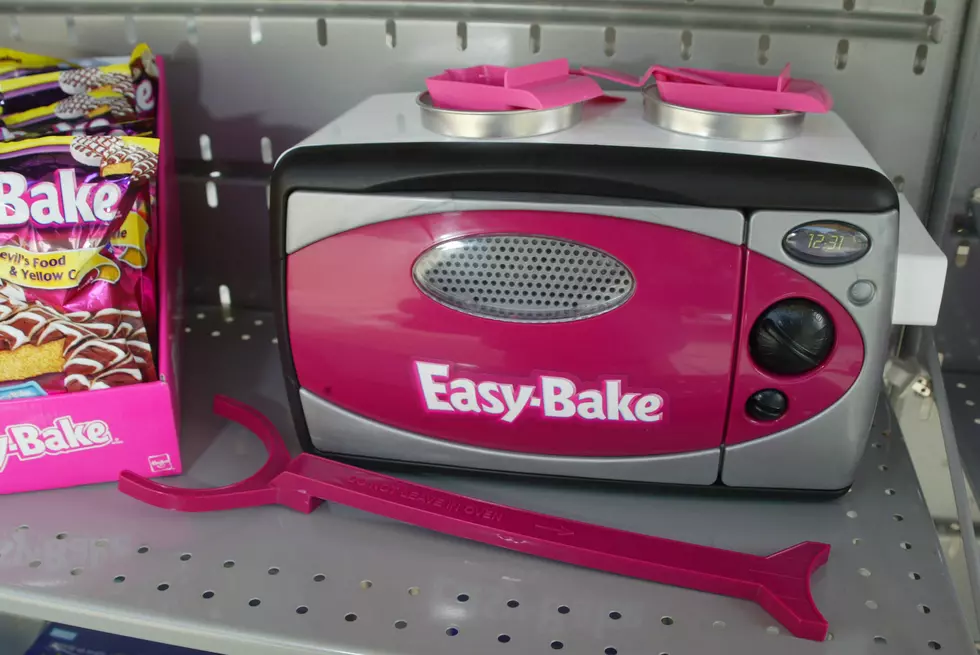 Netflix Is Making An EasyBake Oven Show