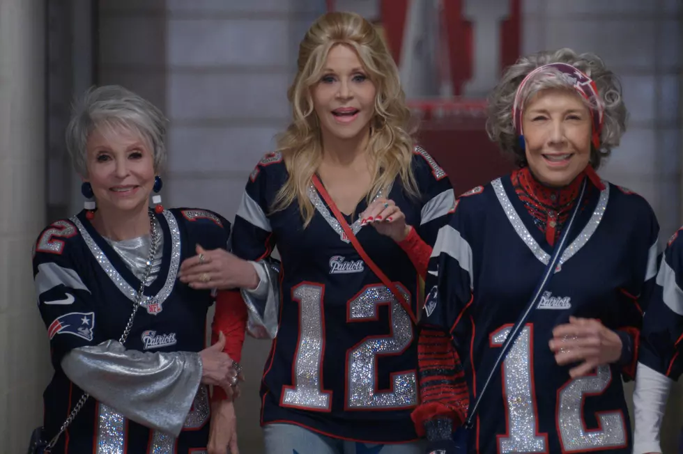 Your Favorite Actresses (And Guy Fieri?) Go to the Super Bowl in the ‘80 For Brady’ Trailer