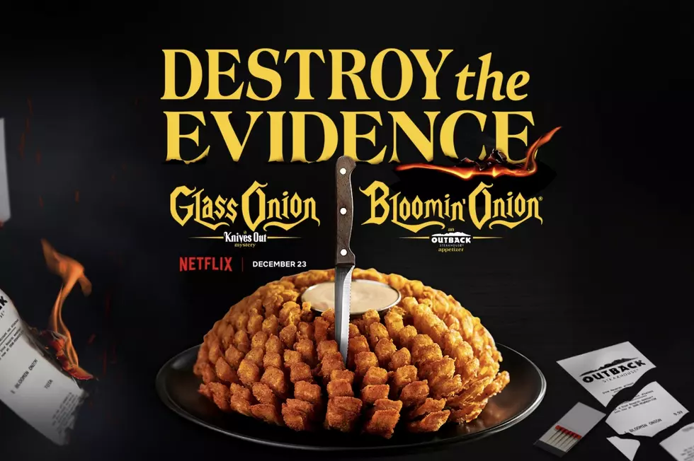 Outback Has a Bloomin’ Glass Onion Promotion In Honor of the ‘Knives Out’ Sequel