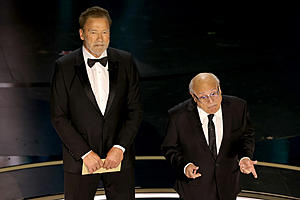 Arnold Schwarzenegger and Danny DeVito Go After Michael Keaton...