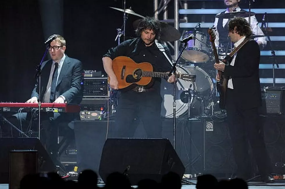 Wilco Release iBook, Spanish-Sung Rendition of &#8216;Dawned on Me&#8217;