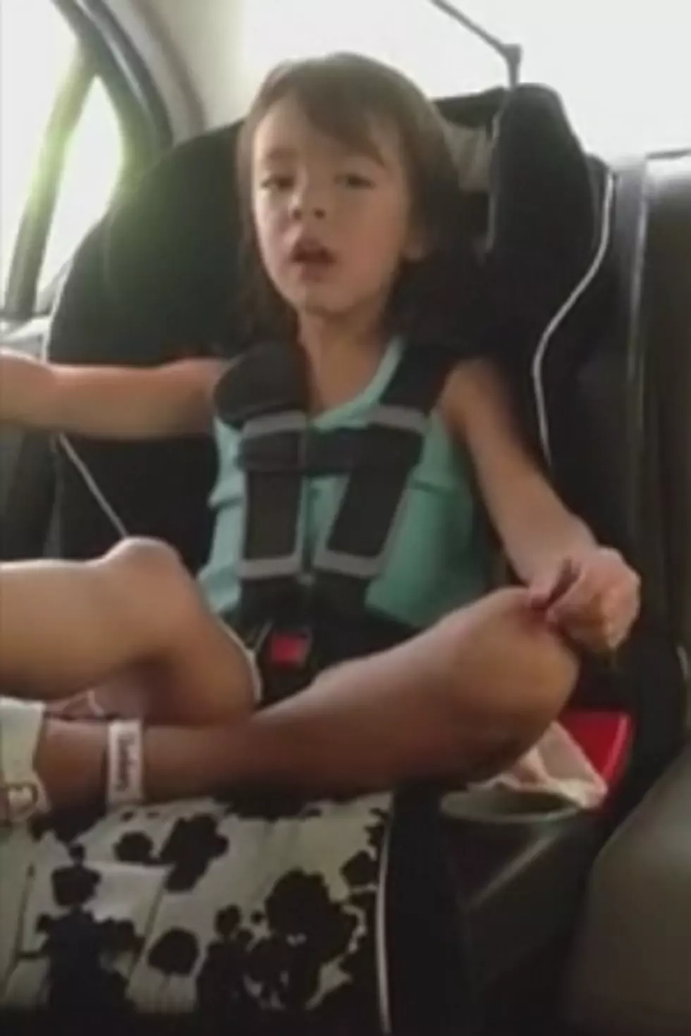 Lily From &#8216;Modern Family&#8217; Adorably Sings Adele&#8217;s &#8216;Someone Like You&#8217;