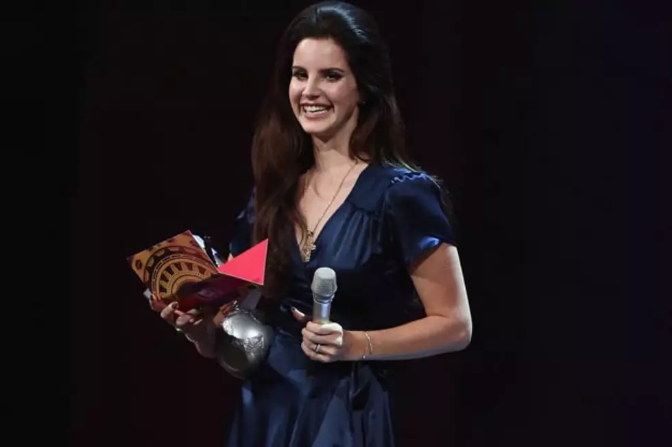 Lana Del Rey Wins 'Best Alternative' at MTV EMAs