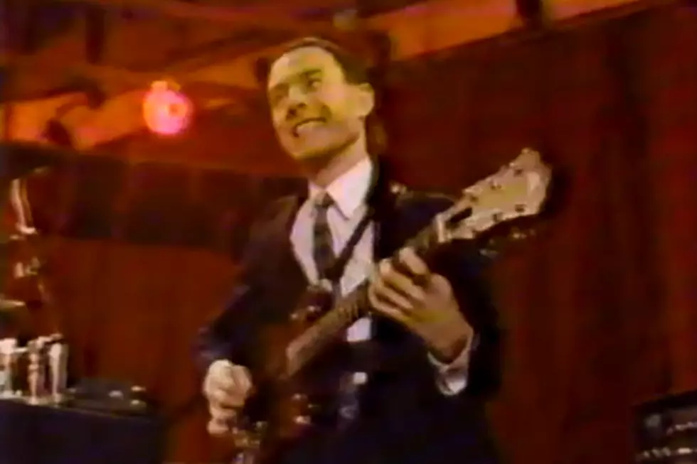 Lost & Found: King Crimson Play ‘Elephant Talk’ On ‘SNL’ Ripoff Show ‘Fridays’ [Video]