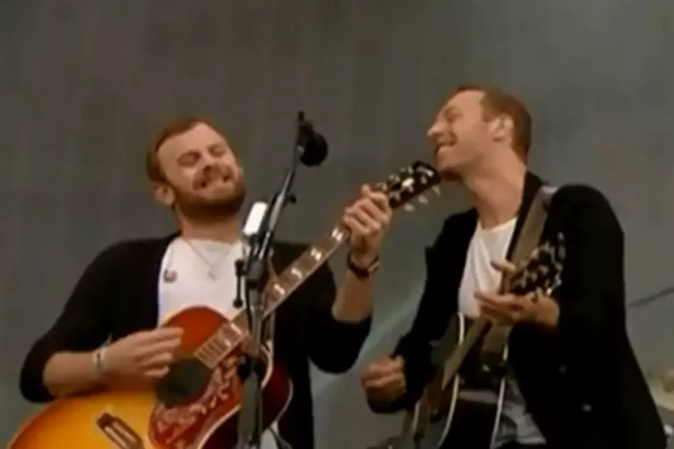 Coldplay’s Chris Martin Joins Kings of Leon for Performance