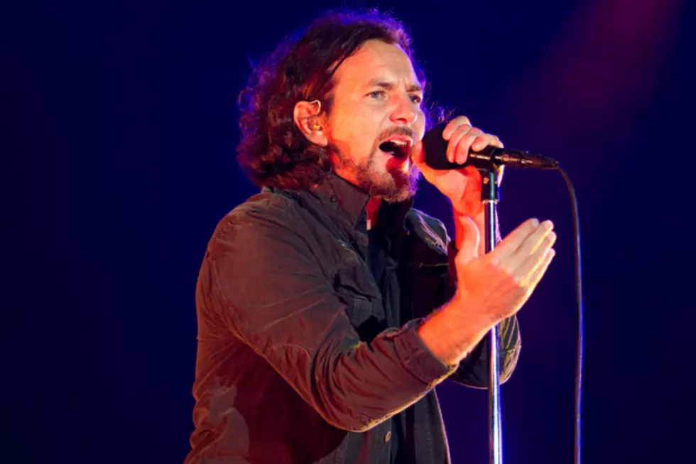 Eddie Vedder Covers John Lennon’s ‘Imagine’ in Concert