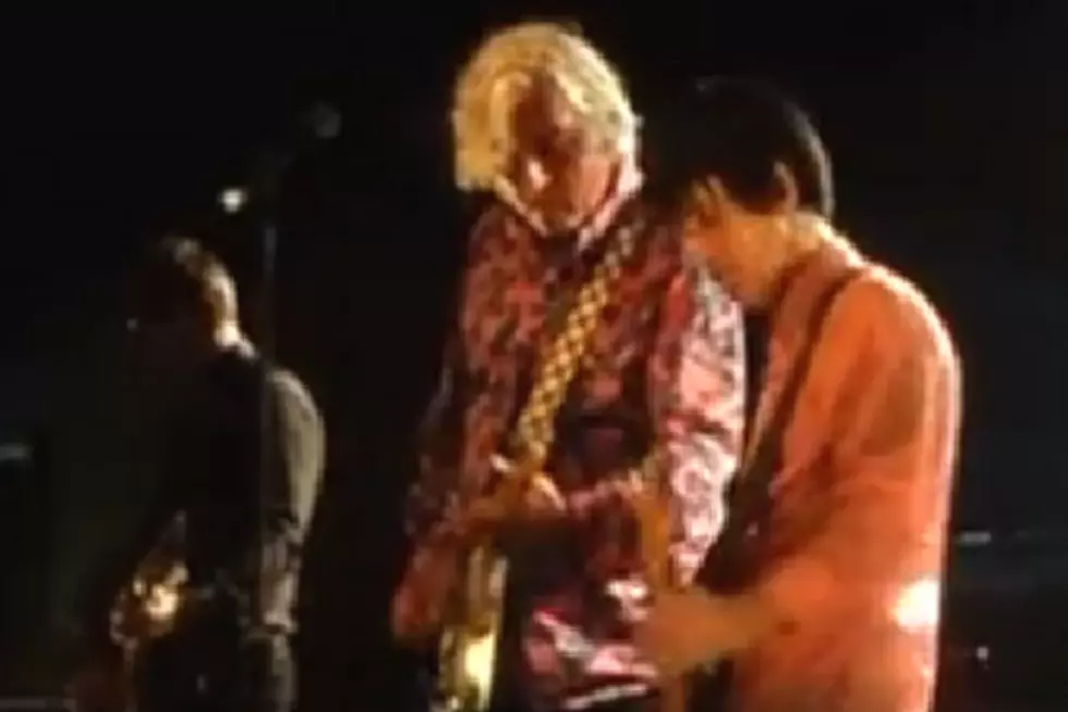 Johnny Marr Invites Robyn Hitchcock Onstage for a Smiths Classic