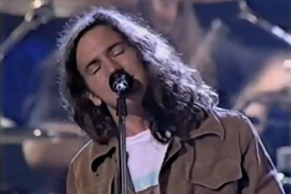 Throwback Thursday: Pearl Jam Play #39 Jeremy #39 at the #39 92 VMAs