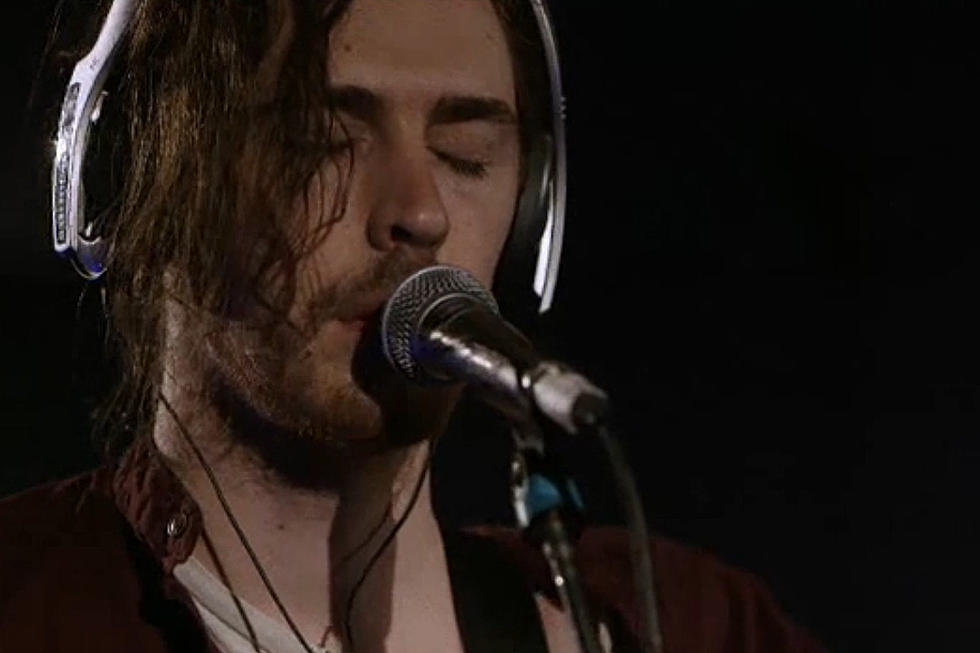 Hozier Performs 'Take Me to Church' for Amazon's 'Front Row'