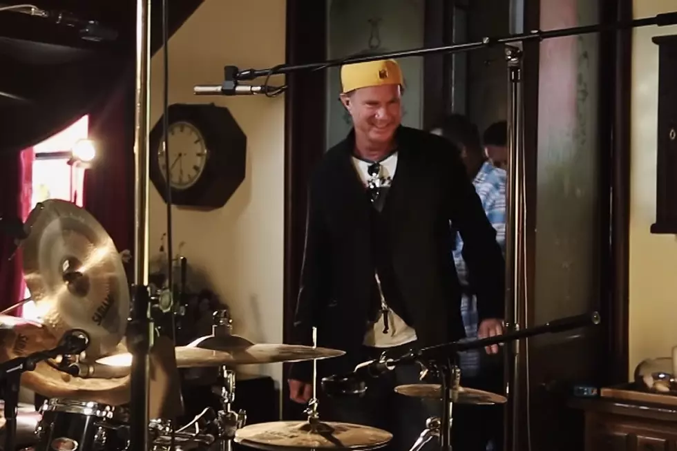Drummer Chad Smith Visits Led Zeppelin's Headley Grange