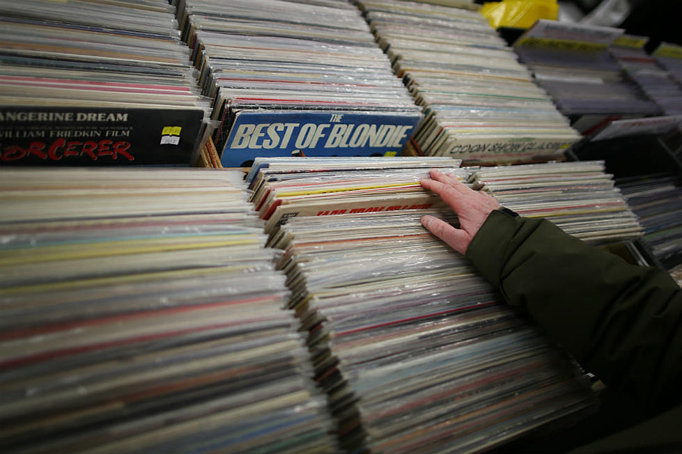 Vinyl Sales Are Still on the Rise in 2015