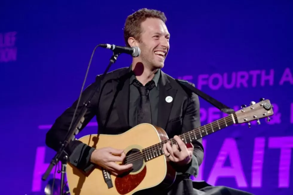 Watch Chris Martin Perform a Surprise Acoustic Set in a Small India Bar
