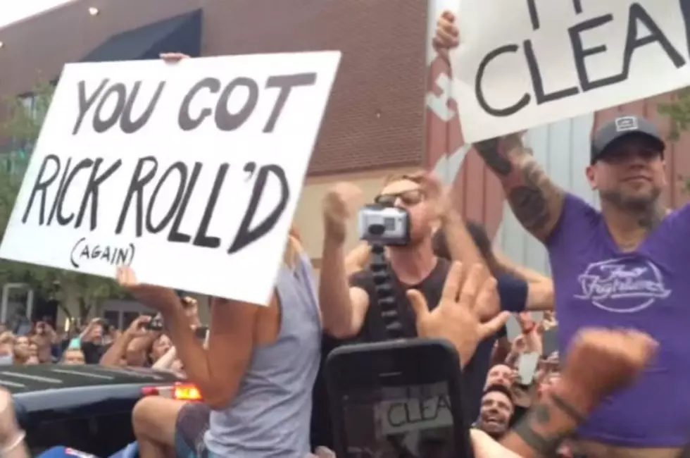 Watch the Foo Fighters Rickroll a Westboro Baptist Church Protest