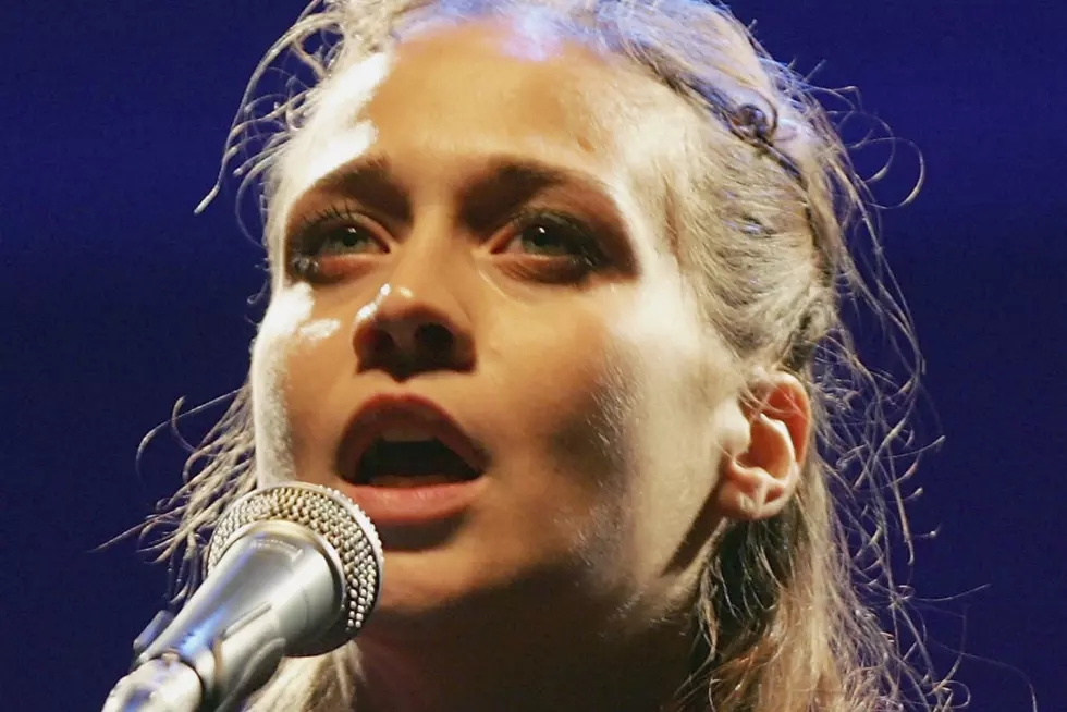 10 Years Ago: Fiona Apple Makes a Dramatic Reentrance With 'Extraordinary Machine'