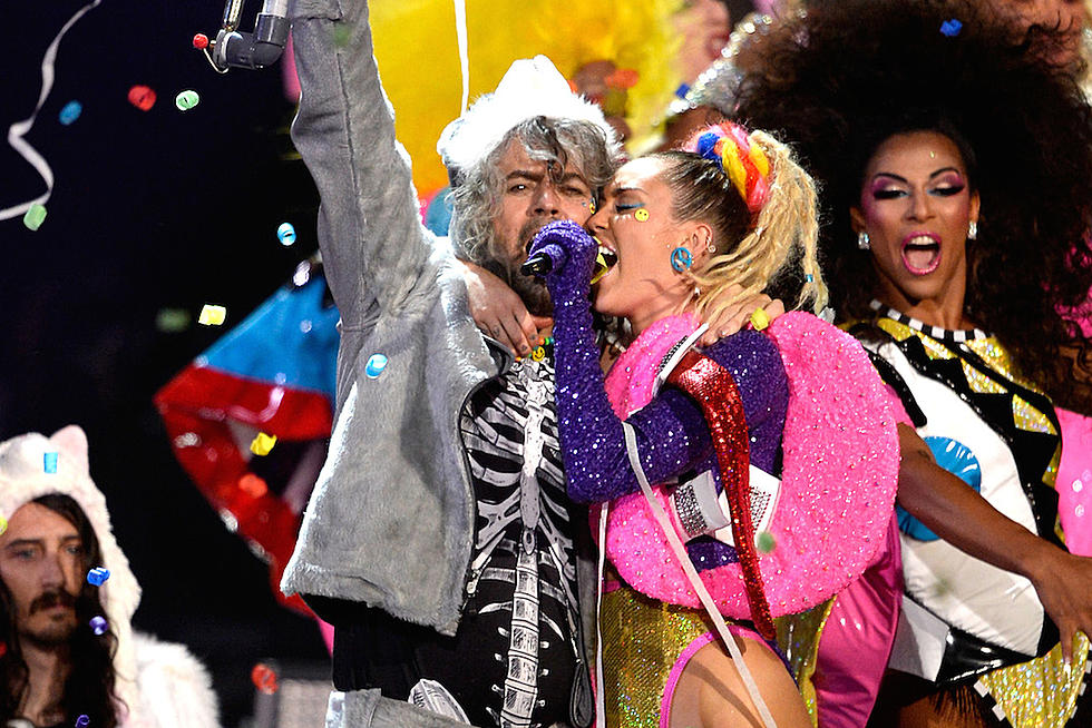 Miley Cyrus + the Flaming Lips Plan to Play a Concert Completely Nude